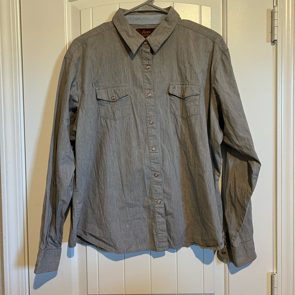 Aura from the Women of Wrangler Casual Gray Button-Down Pearl Snap Shirt